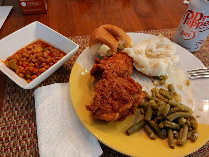 The Fried Chicken At This Unassuming Spot In Missouri Has Locals Driving Across - Decor Hint Sides That Refuse To Be Ignored