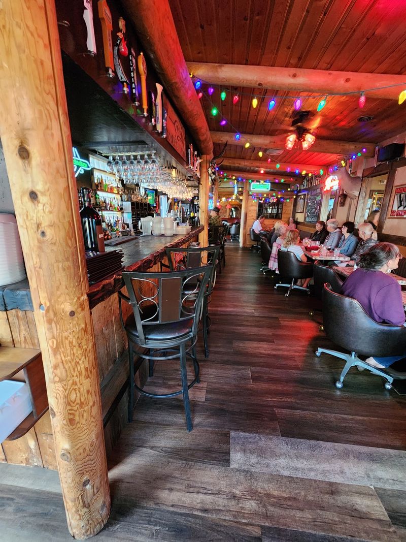 This Remote Washington Restaurant Quietly Serves Some Of The Best Steaks In The State - Decor Hint What Makes This Place Worth The Drive
