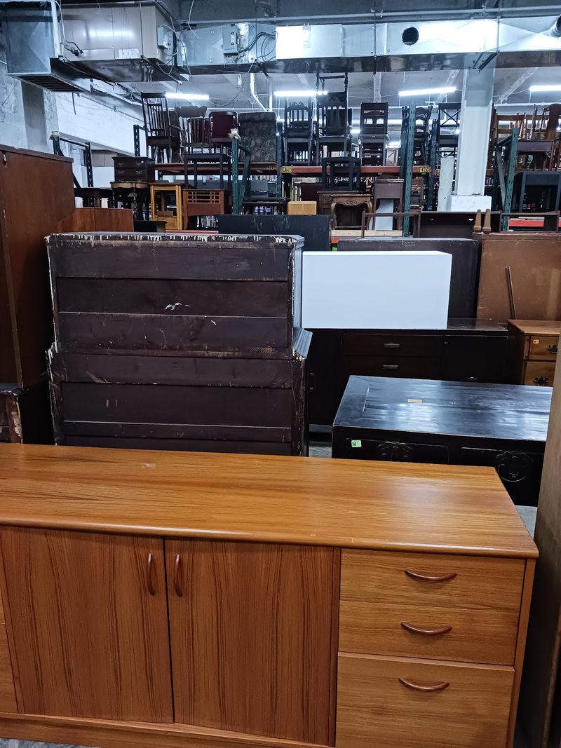 This Forgotten New York Thrift Store Is Packed With Vintage Furniture For Dirt Cheap - Decor Hint How To Shop It Like A Regular