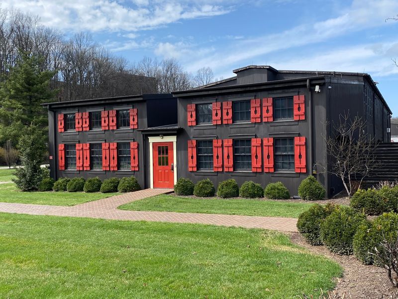 Kentucky Has Distilleries That Look Like Something Out Of A Postcard - Decor Hint Maker's Mark Distillery