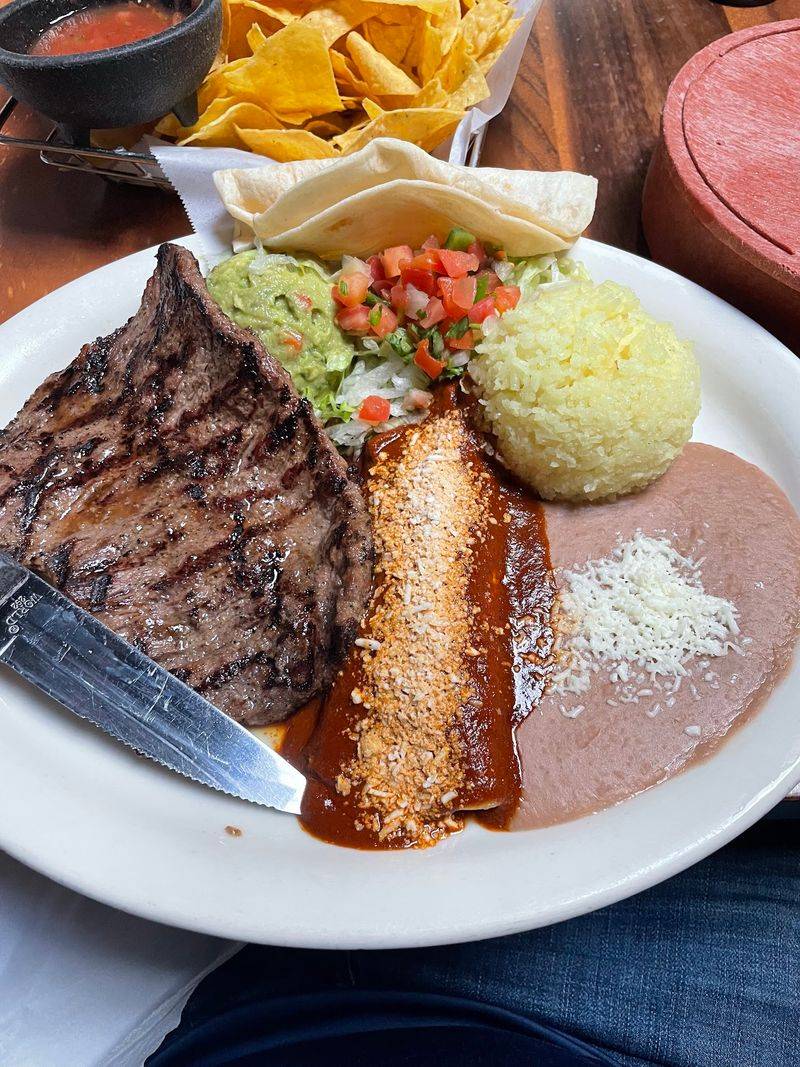 Adelitas Cocina Y Cantina