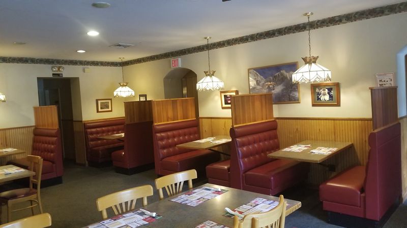 11 Tiny Connecticut Restaurants That Locals Don't Want To Share With Tourists - Decor Hint Cozy Corner Restaurant, Brooklyn