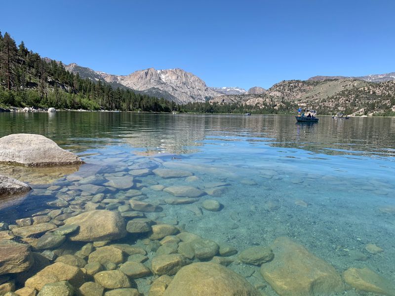 This Stunning California Lake Town Might Be The Most Beautiful In The Eastern Sierra - Decor Hint One Little Mountain Town Comes With Four Lakes