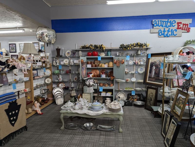 Housewares Antiques And Collectibles Add Another Reason To Browse
