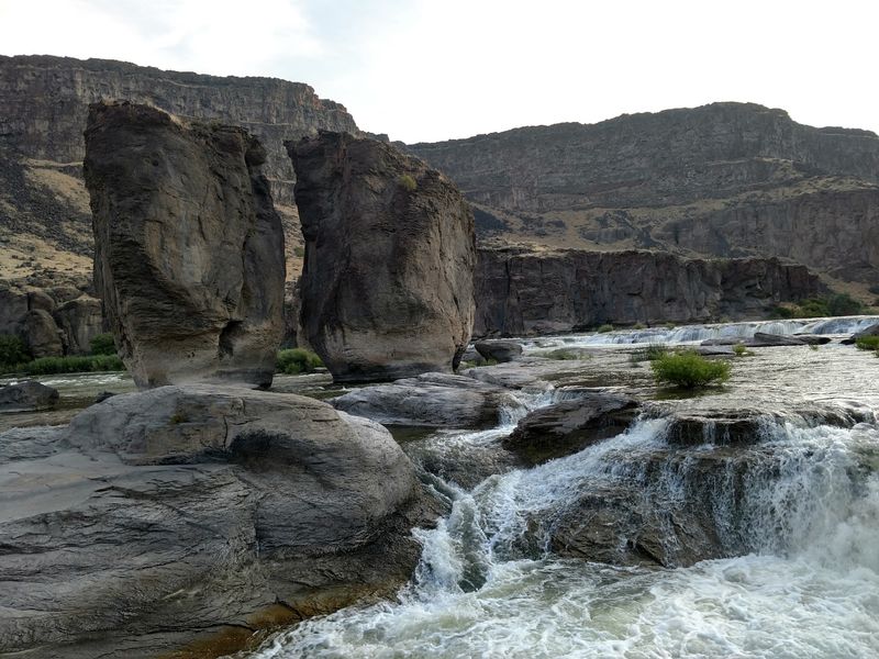 Paddle 2 Miles Through An Idaho Canyon To Reach Two 100-Foot Rock Pillars In The River - Decor Hint Watch The Canyon Narrow As The City Disappears Behind You