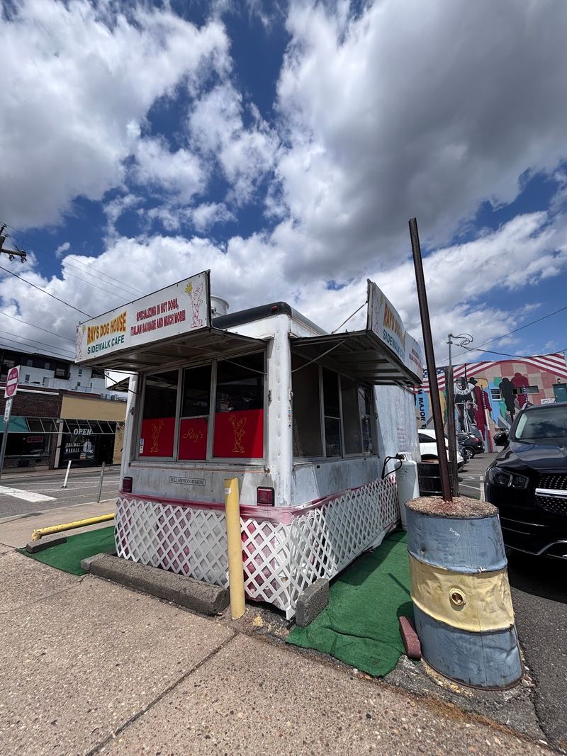 Ray's Dog House, Richmond