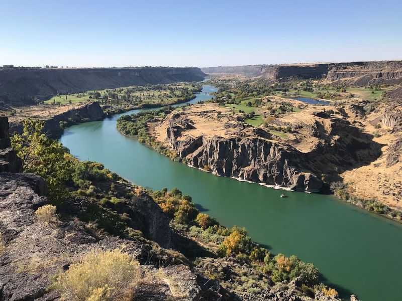 Watch The Snake River Change Color Beneath The Canyon Rim