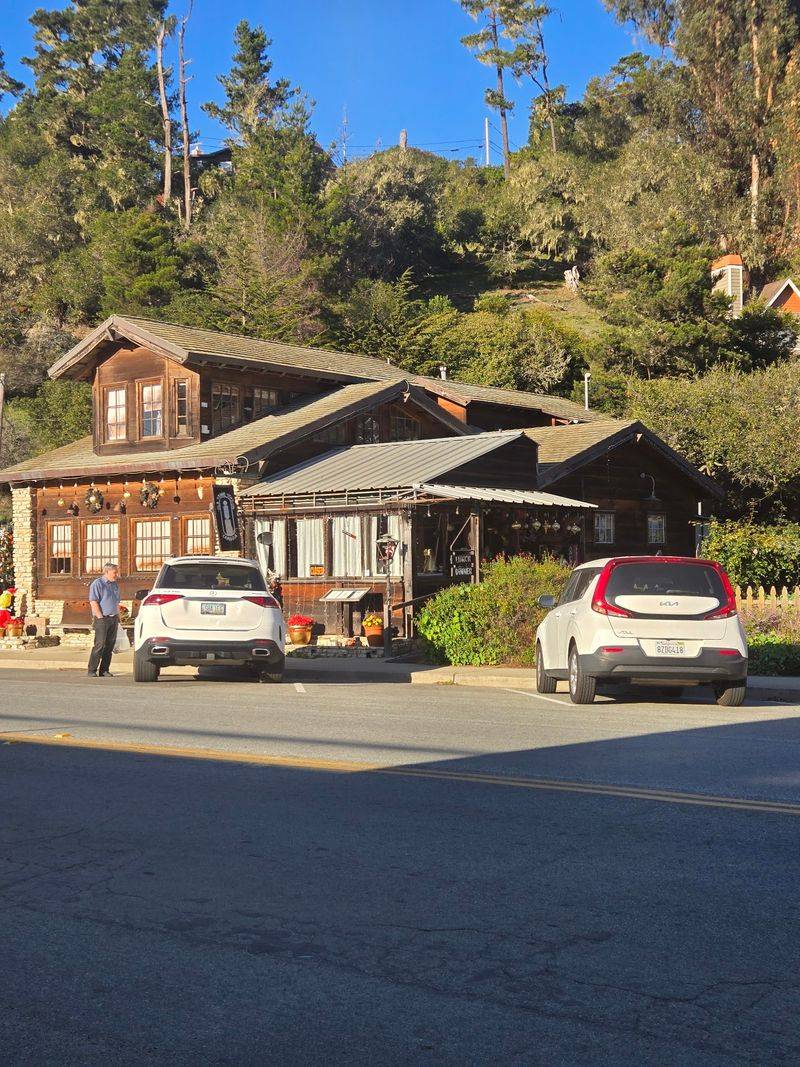 You’d Never Guess This Old California Gas Station Is Now A Full-Blown Steakhouse - Decor Hint The Building Started Life As A Gas Station In 1931