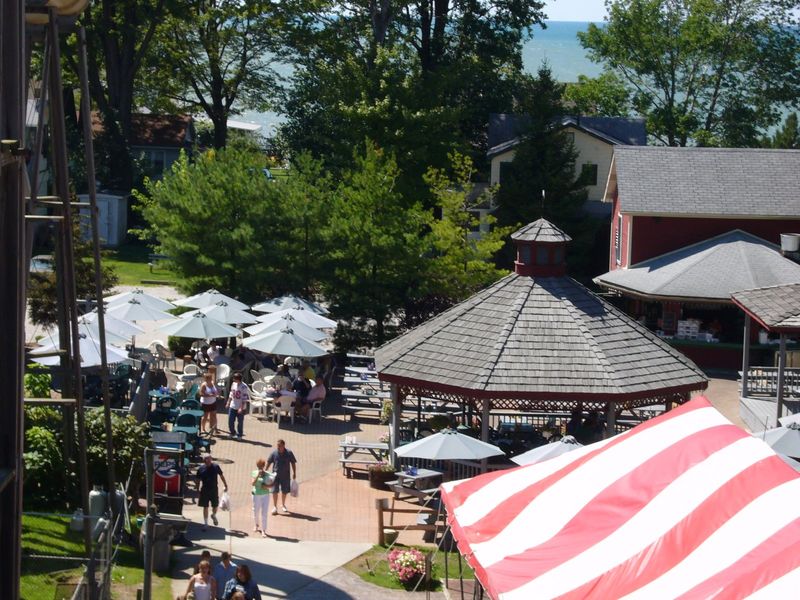 The Ohio Lake Town That Residents Say Has Been Overtaken By Summer Tourists - Decor Hint Minutes From The Lake To The Vineyards
