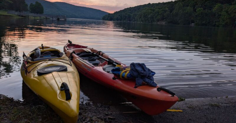 8 Kayaking Spots In Connecticut Where Every Paddle Comes With A Beautiful View