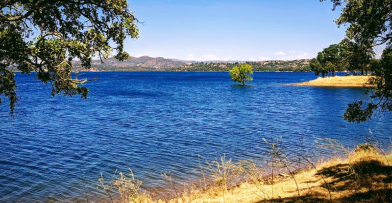 10 California Lakes Made For One Last Summer Swim This Labor Day Weekend