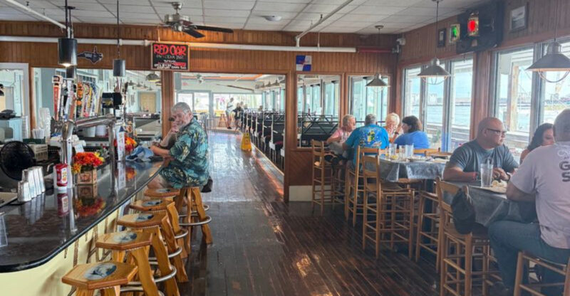 This 88-Year-Old North Carolina Seafood Restaurant Serves A Shrimp Alfredo Worth The Drive