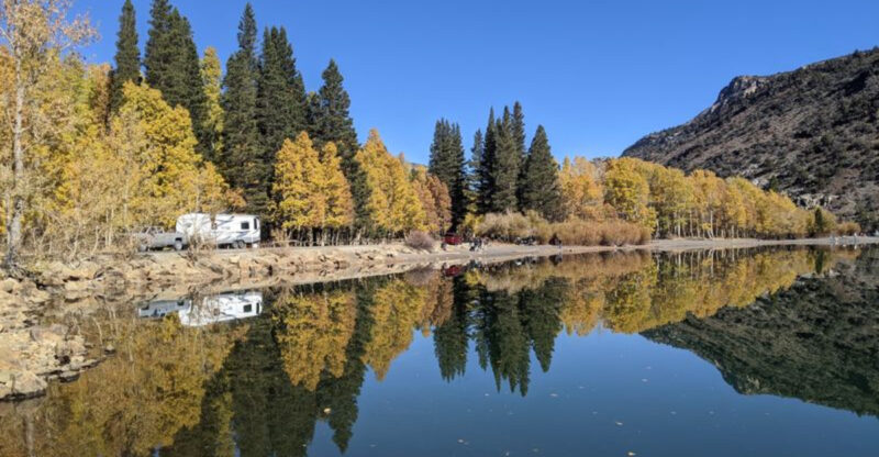This Stunning California Lake Town Might Be The Most Beautiful In The Eastern Sierra