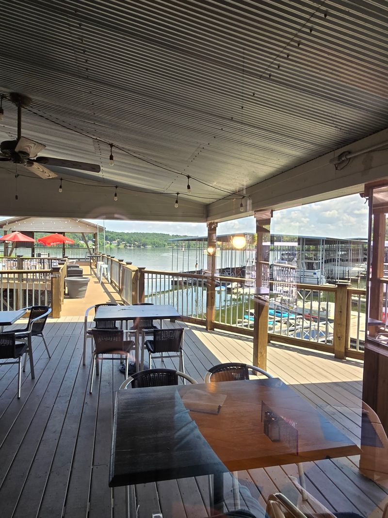 10 Relaxed Kentucky Lakeside Restaurants Travelers Keep Returning To - Decor Hint Echo Charlie's