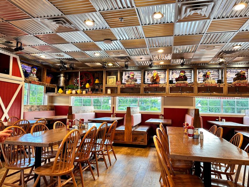 11 Strange And Delicious Tennessee Eateries You Won’t Forget Anytime Soon - Decor Hint Frizzle Chicken Café, Pigeon Forge