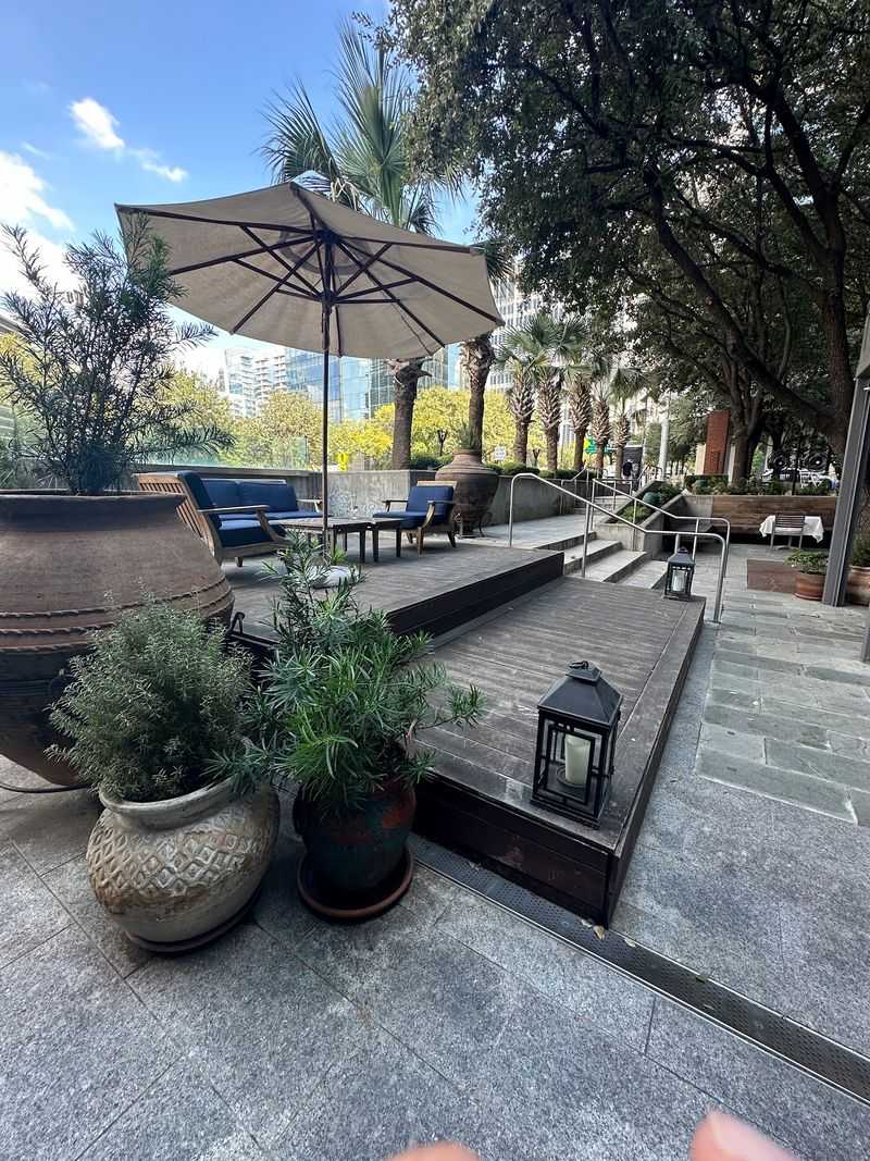 Saint Ann Restaurant & Bar, Dallas