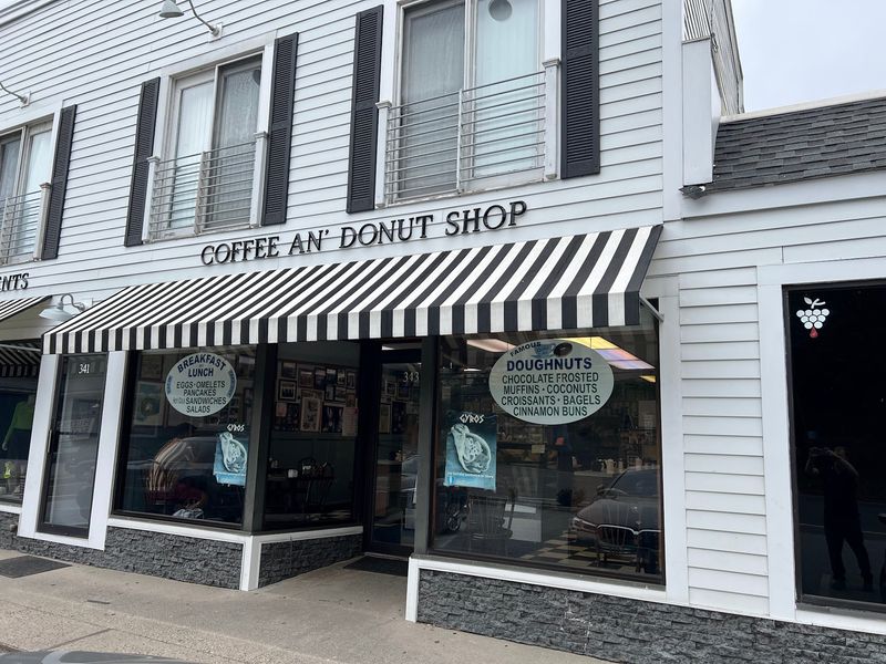 Coffee An' Donut Shop, Westport