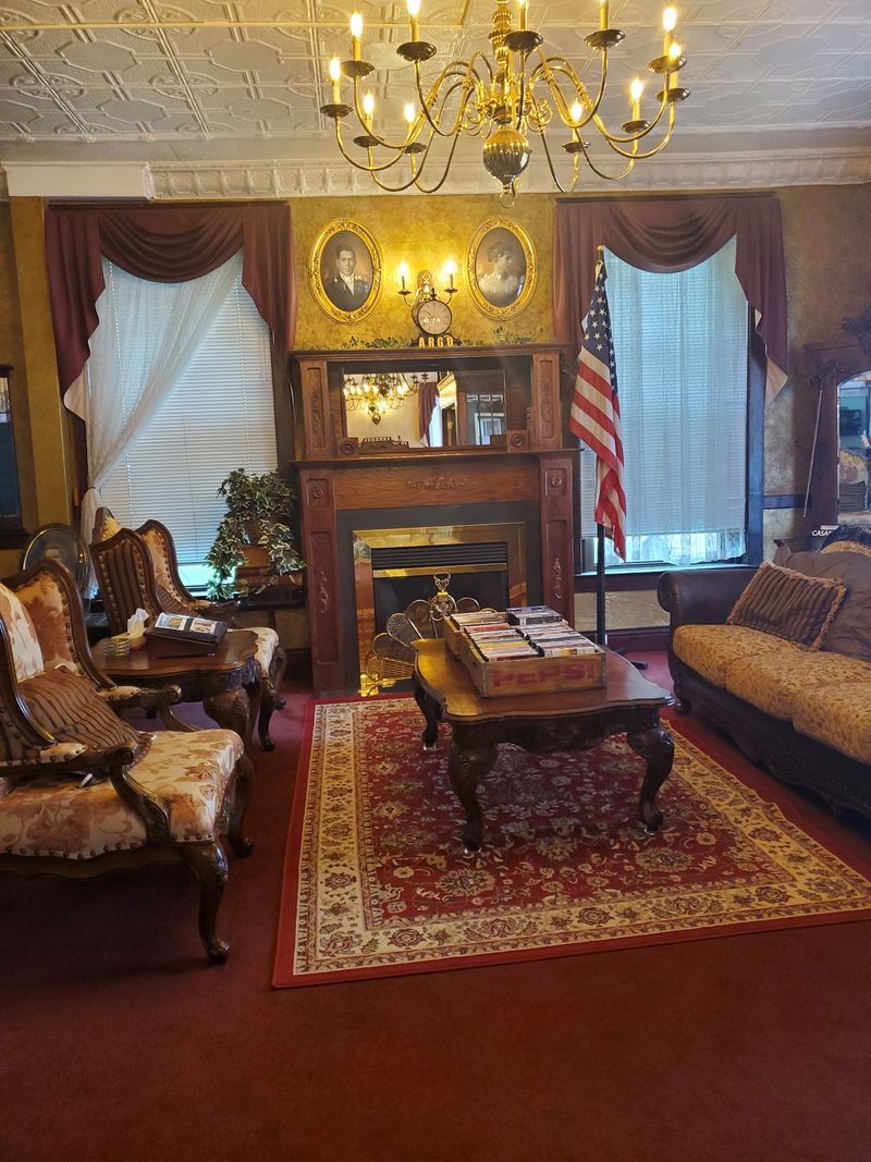 Historic Argo Hotel Bed and Breakfast In Crofton