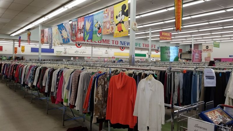 7 Nebraska Thrift Stores Big Enough To Fill Whole Former Grocery Buildings - Decor Hint New Life Thrift Store In Bellevue