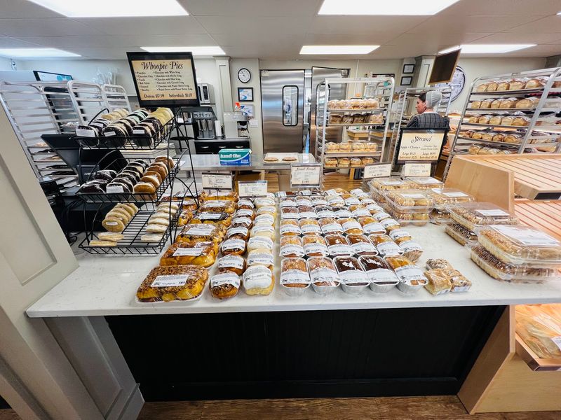 8 Amish Bakeries In Pennsylvania That Sell Out Of Whoopie Pies By Noon - Decor Hint Bird in Hand Bakeshop, Bird in Hand, PA