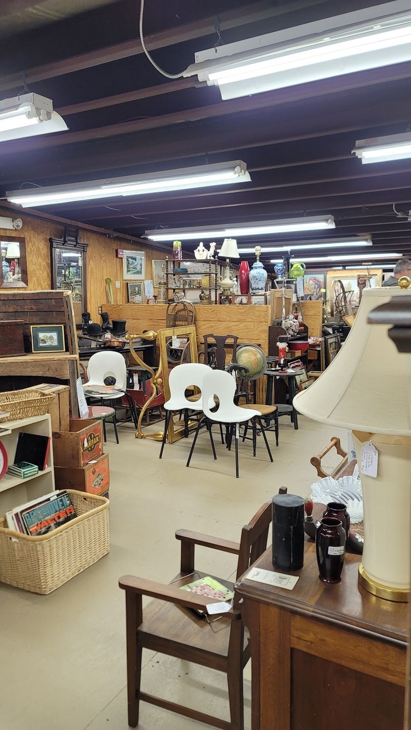 8 Gigantic New Hampshire Secondhand Shops Worth Driving Miles To Browse - Decor Hint New Hampshire Antique Co-Op, Milford