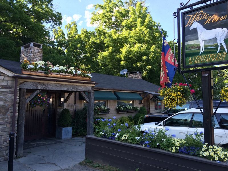 The White Horse Country Pub & Restaurant, New Preston