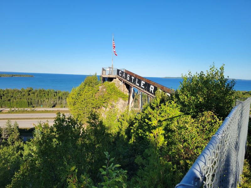 This Historic Overlook In Michigan Will Take Your Breath Away With Its Insane Lake Views - Decor Hint Twenty Miles Of Water, Islands, And One Mighty Bridge