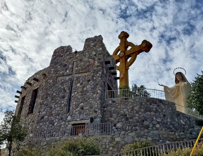 A 75-Foot Cross Rises Above This Arizona Shrine And Welcomes Pilgrims Year-Round - Decor Hint A Retirement Dream Turned Shrine