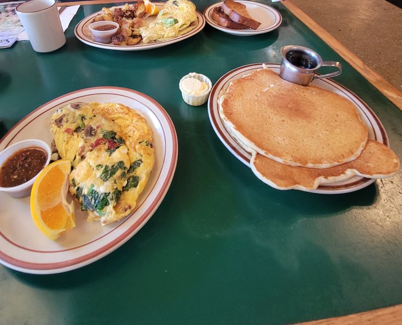 A Diner Built Around Familiar Food