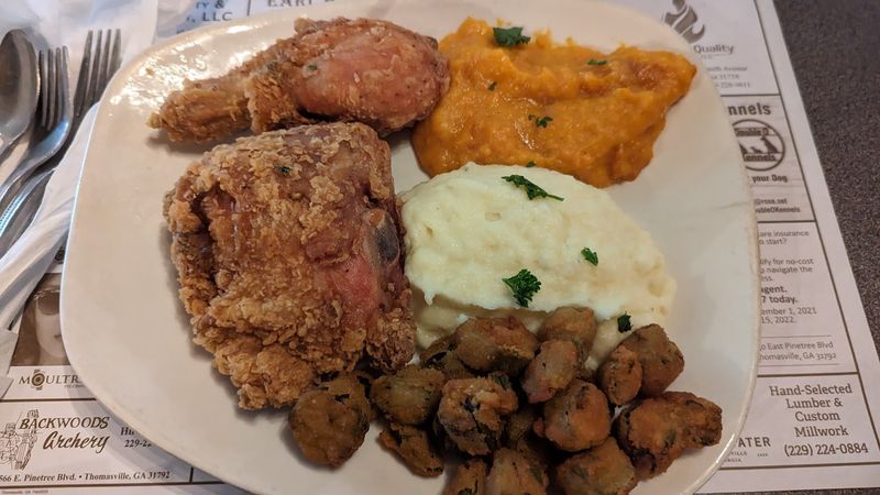 This Casual Restaurant In Georgia Has Seafood So Delicious It'S Worth The Drive - Decor Hint The Famous Crispy Fried Chicken That Keeps Guests Returning
