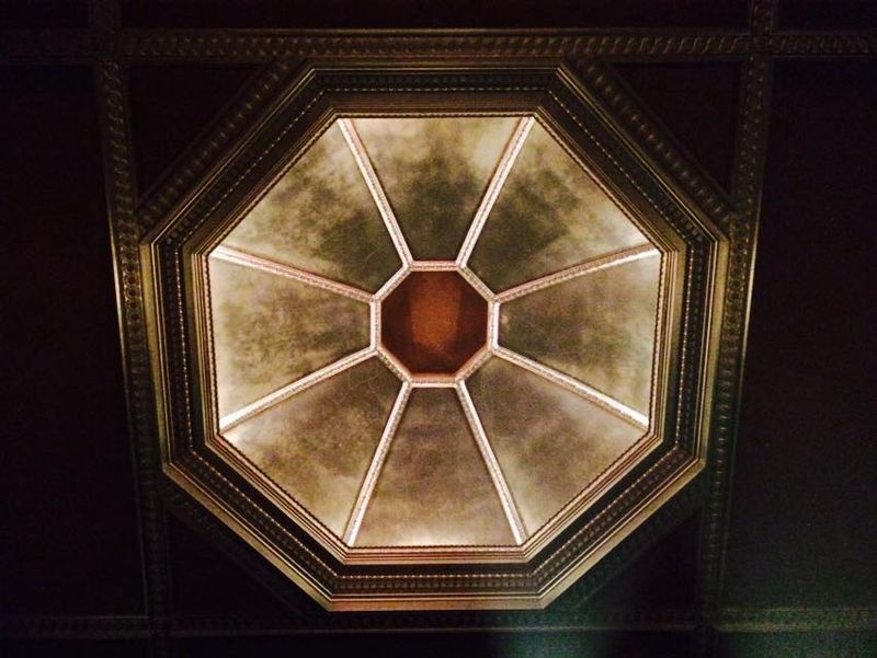 Sculpted Walls And Old Fixtures