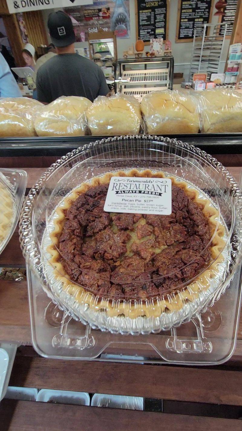 This Off-The-Grid Kentucky Amish Bakery Has A Waitlist For Their Fall Pies - Decor Hint Fall Pies Worth Calling Ahead For
