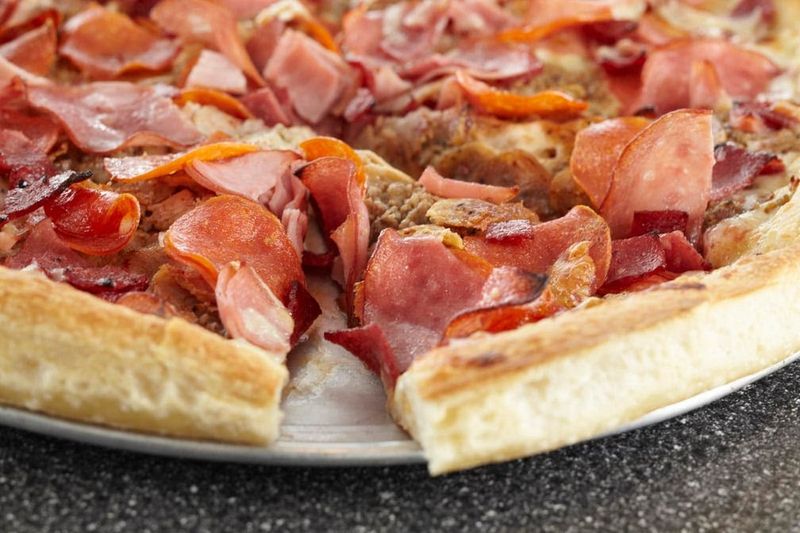 This Old-School Georgia Restaurant Has Been Serving Its Famous Greek-Style Pizza Since 1977 - Decor Hint The Crust Has Its Own Rules