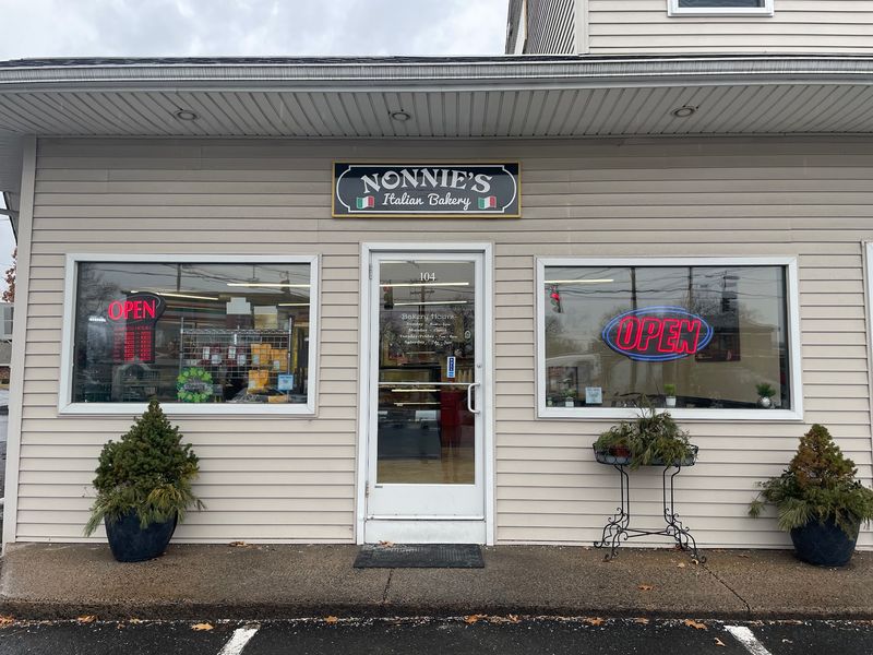 Nonnie's Italian Bakery, Plainville