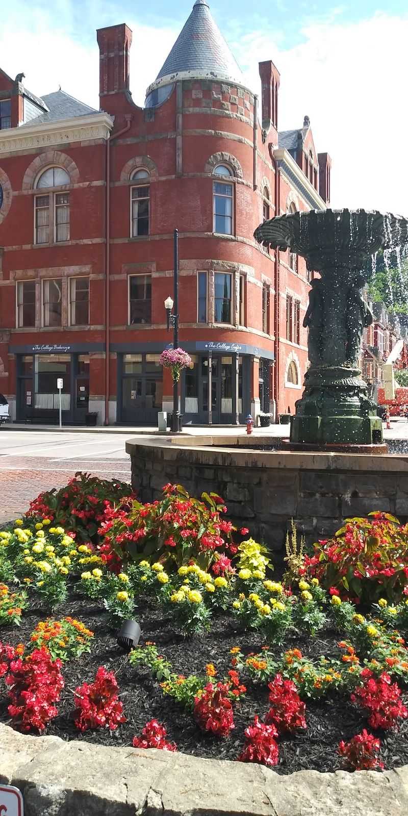 Why Visitors Are Falling Hard For This Small Historic Town In Kentucky - Decor Hint Murals That Turn A Floodwall Into A History Book