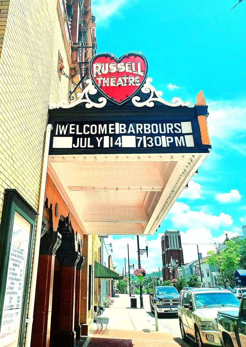 Why Visitors Are Falling Hard For This Small Historic Town In Kentucky - Decor Hint The Movie Palace Behind A Hollywood Premiere