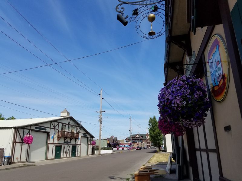 This Oregon Alpine Village Feels More Like Switzerland Than The American Northwest - Decor Hint Village Streets Worth Slowing Down