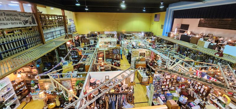 This Massive Antique Store In Illinois Is A Treasure Trove Of Rare Antiques And Collectibles - Decor Hint Plan For A Return Visit