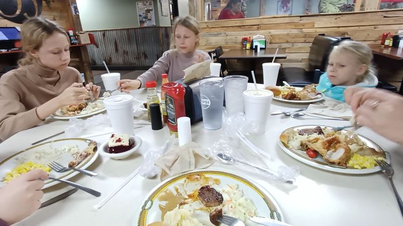 Fried Chicken, Pork Chops And Banana Pudding Fill Your Plate At This Long-Standing Florida Country Buffet - Decor Hint Family Roots Running Deep in Alachua