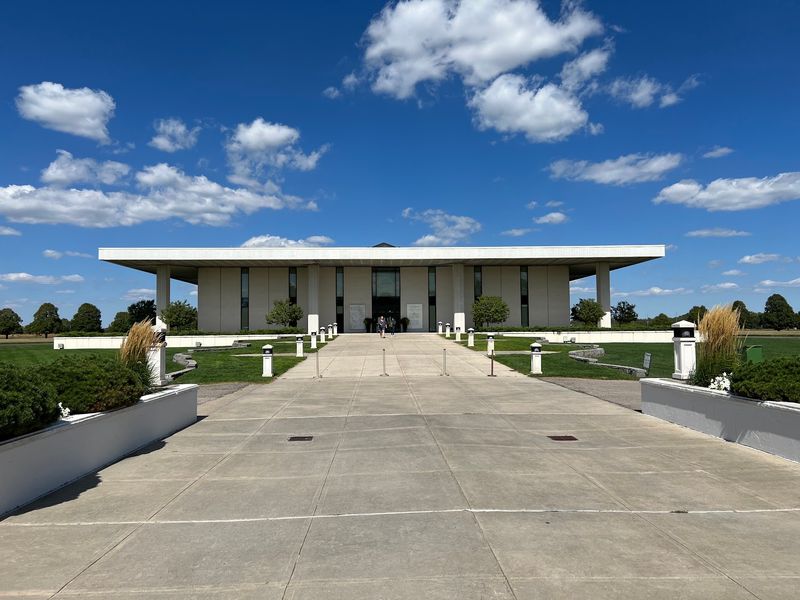 Leo Stuhr's Gift to Hall County