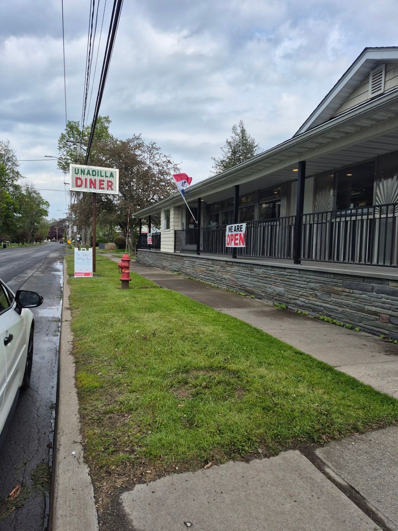 This North Carolina Coastal Town Was The Site Of One Of The State’s Most Mysterious UFO Sightings - Decor Hint Two Witnesses Reported A Saucer-Shaped Object Moving In Over Bogue Sound