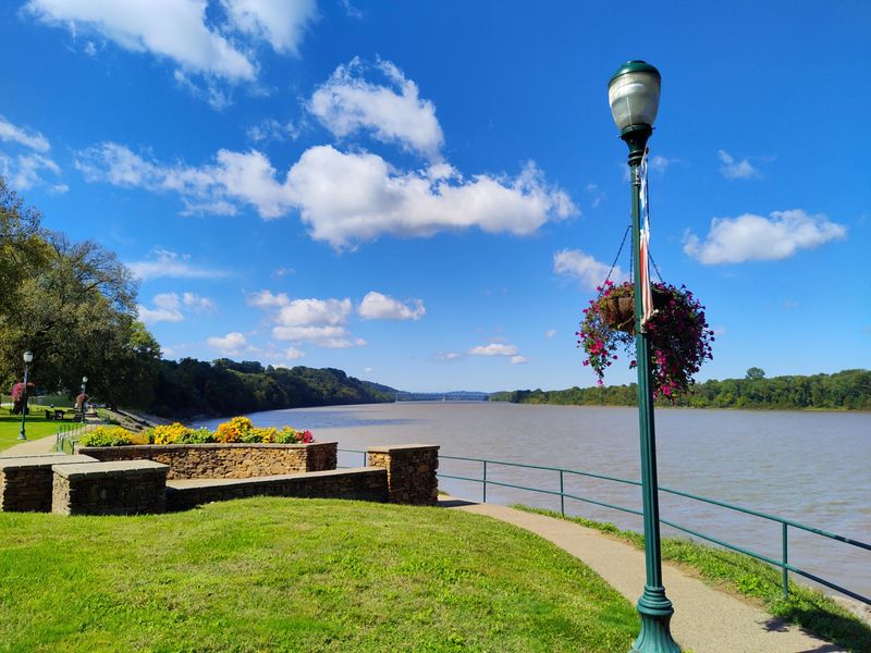This Kentucky Town Sits On A Bend Of The River Where Children Still Play In The Street - Decor Hint Small Numbers, Big Neighborly Hearts