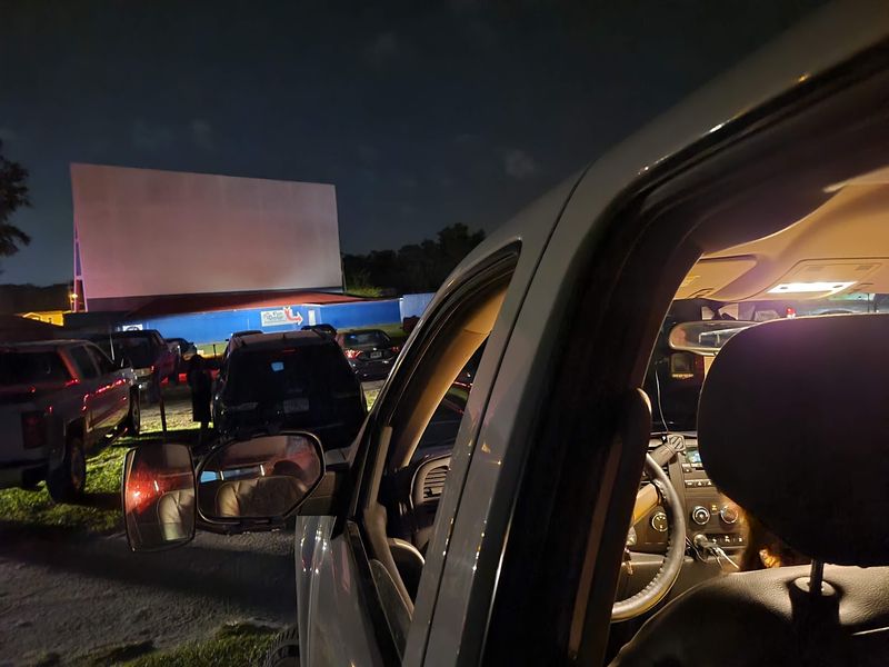 The Nostalgic Drive-In Theater In Florida That's Perfect For Stress-Free Weekends - Decor Hint Your Car Becomes The Comfiest Seat In Town