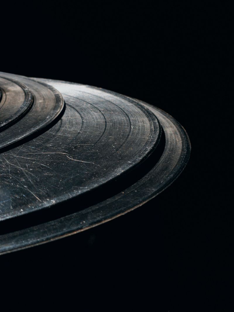 This North Carolina Coastal Town Was The Site Of One Of The State’s Most Mysterious UFO Sightings - Decor Hint Three Men Reported Two Dark Disc-Like Objects Hovering Before Speeding Away