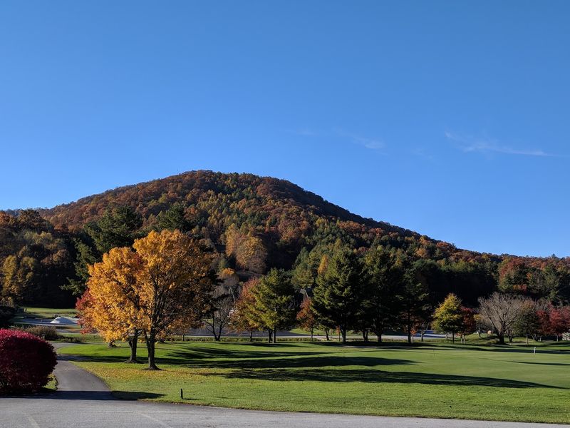 This North Georgia Mountain Town Averages Just 74 Degrees In September - Decor Hint Planning A September Trip That Actually Works
