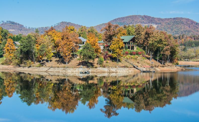 Lake Chatuge Draws Boats From Two States