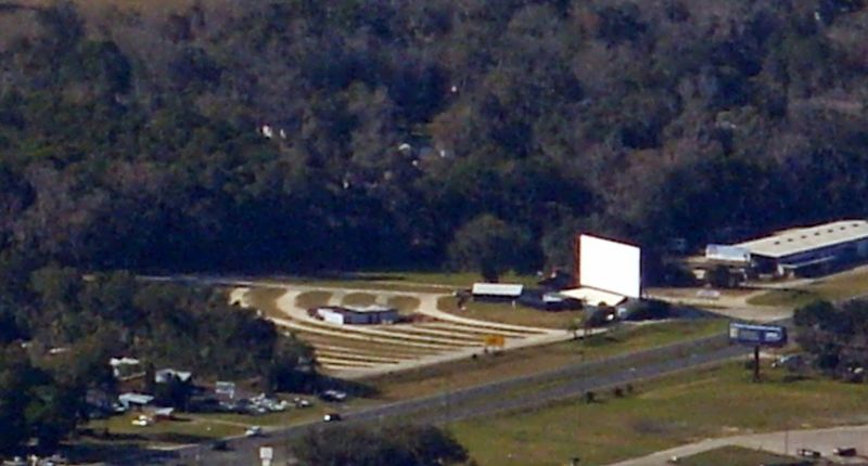 The Nostalgic Drive-In Theater In Florida That's Perfect For Stress-Free Weekends - Decor Hint Morning Treasures At The Weekend Flea Market