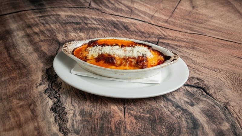 This Old-School Oregon Italian Restaurant Still Pulls In Massive Crowds - Decor Hint The Ravioli Keeps You Guessing