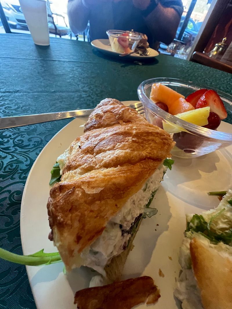 The Flaky Croissant Sandwich Worth Planning Around