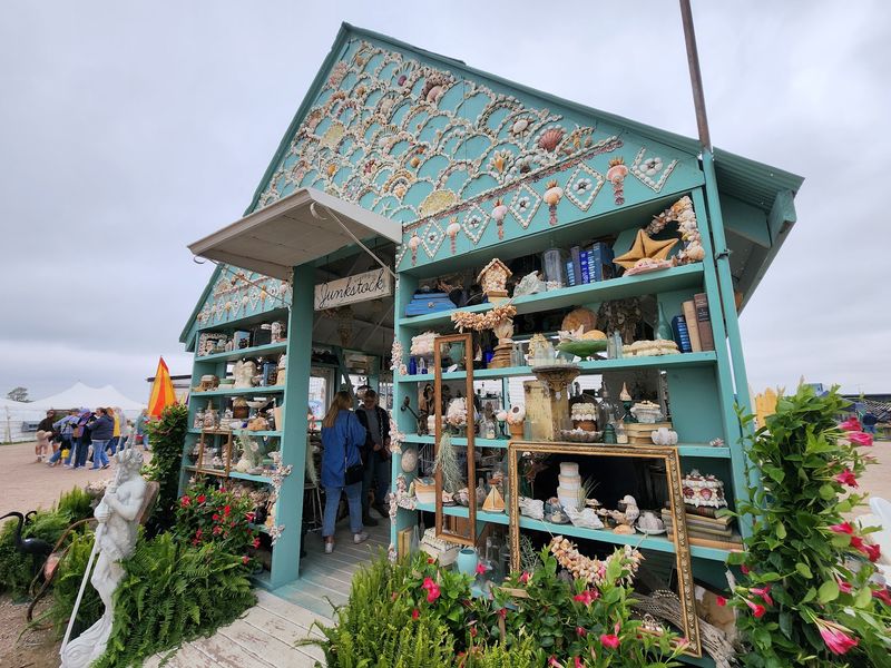 Where Antique Hunters and Craft Shoppers Part Ways